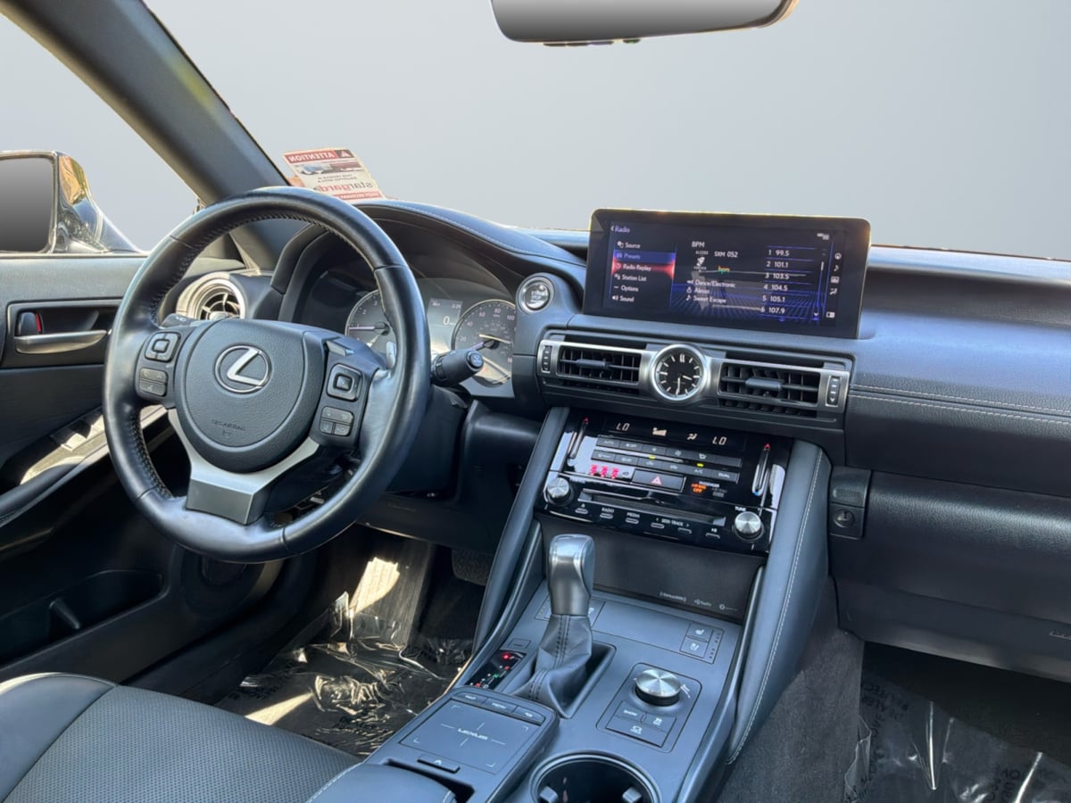 Lexus IS photo 14