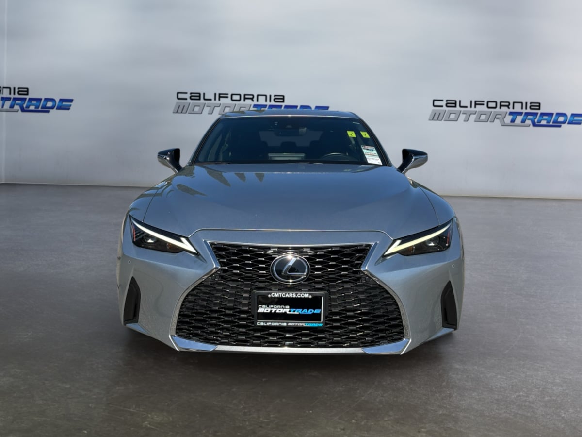 Lexus IS photo 2