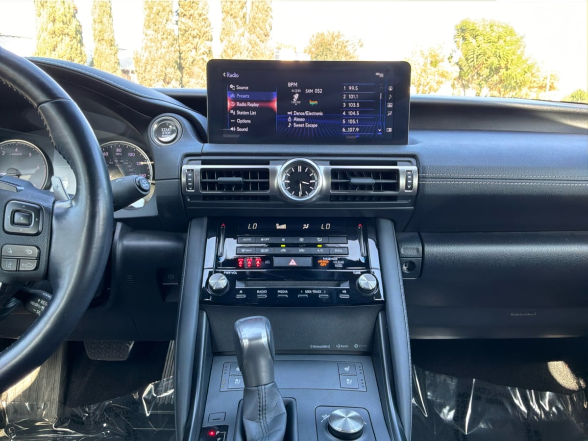 Lexus IS photo 15