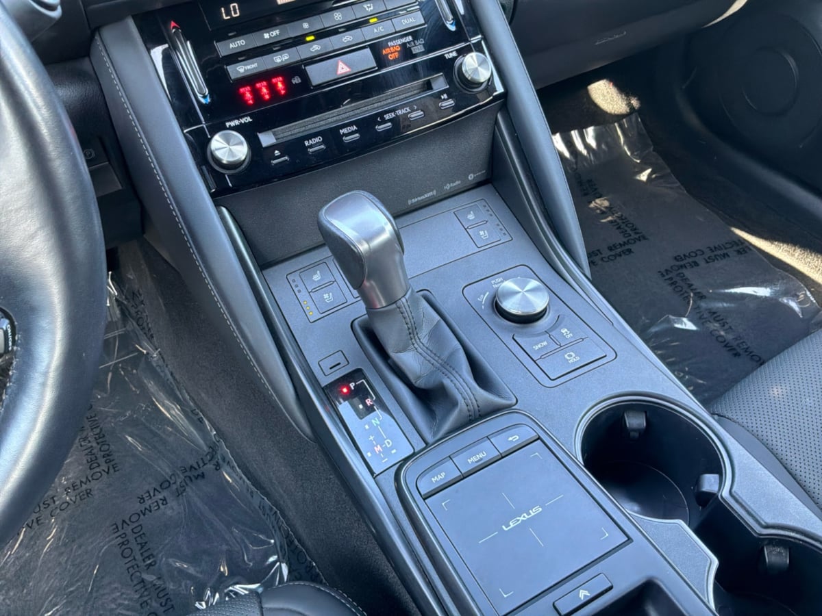 Lexus IS photo 17
