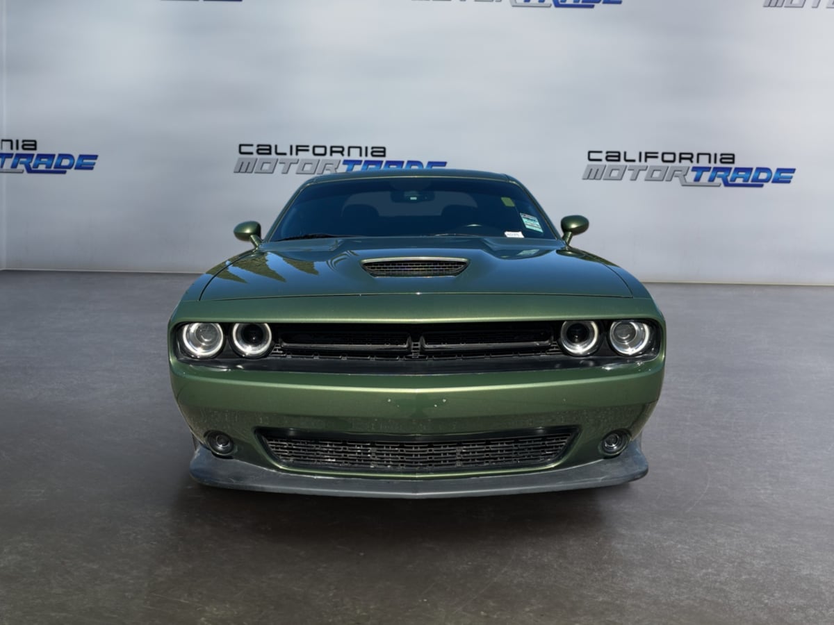 Dodge Challenger photo 2