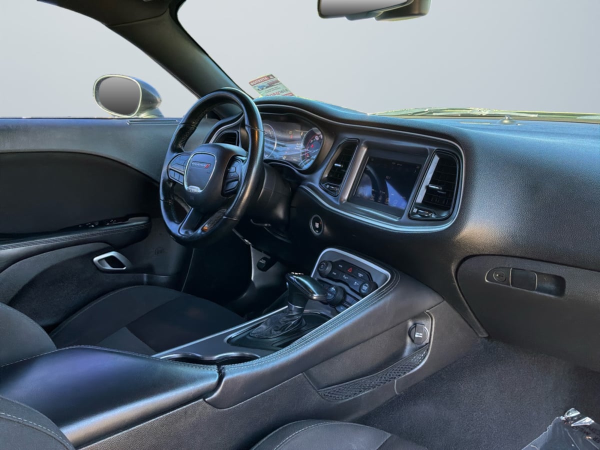 Dodge Challenger photo 14