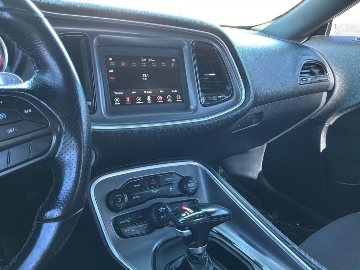 Dodge Challenger photo 15