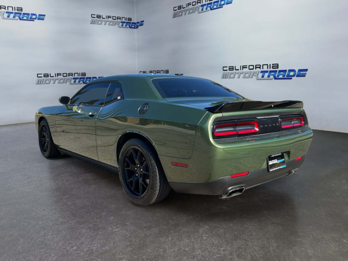 Dodge Challenger photo 7