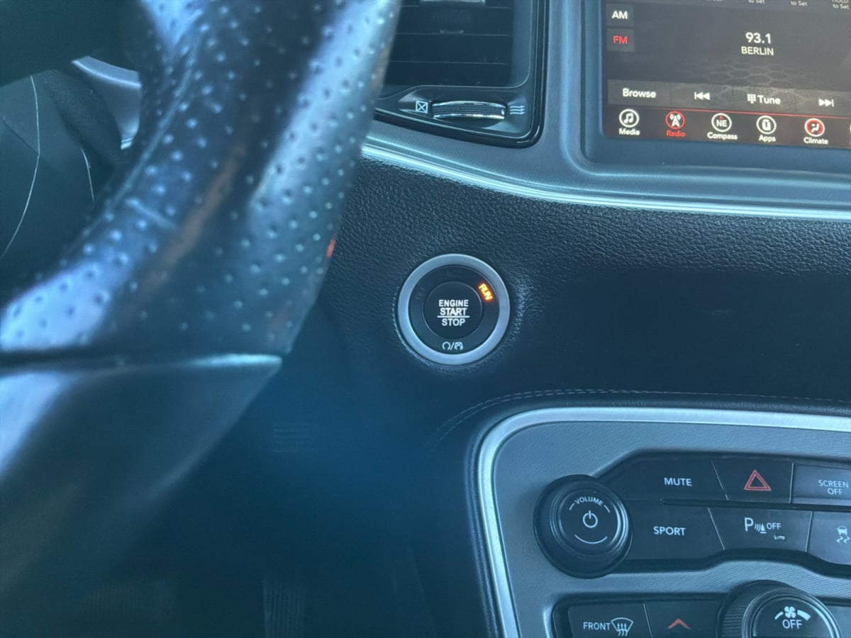 Dodge Challenger photo 17
