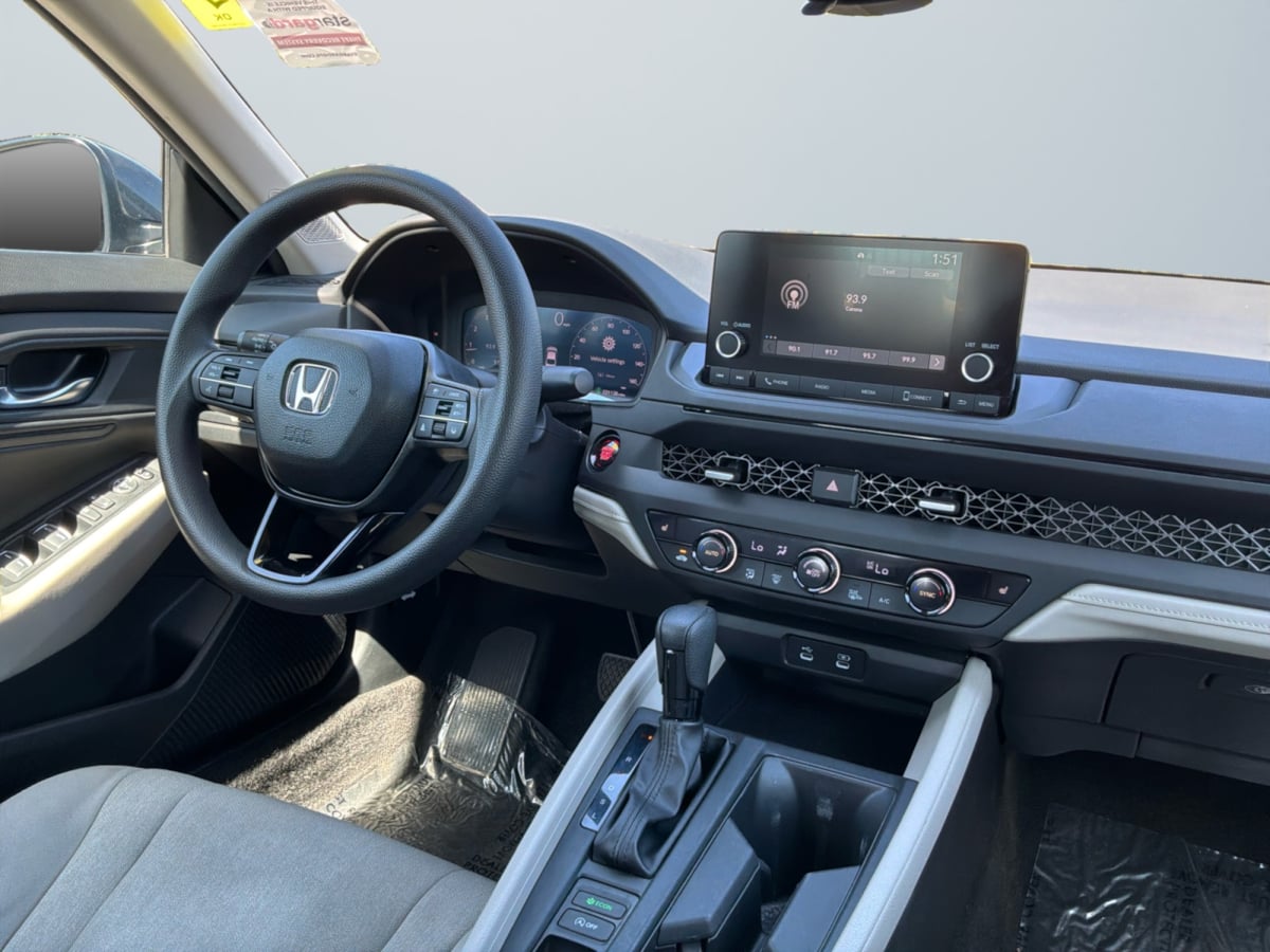 Honda Accord photo 14