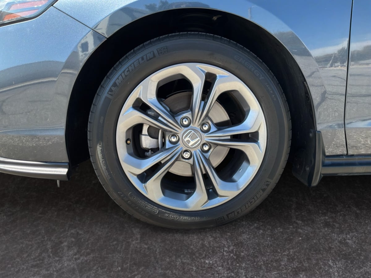 Honda Accord photo 9