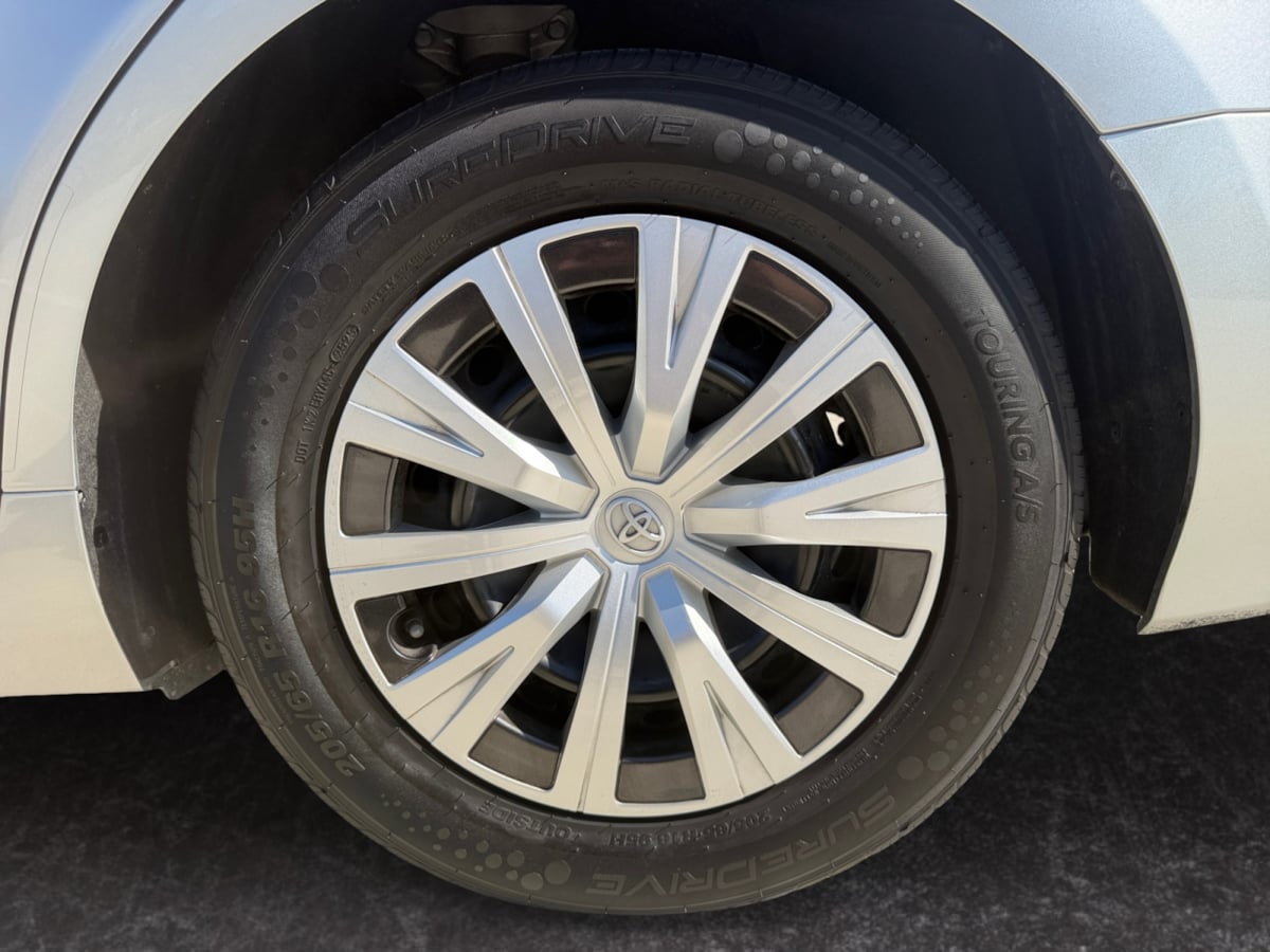 Toyota Camry photo 9