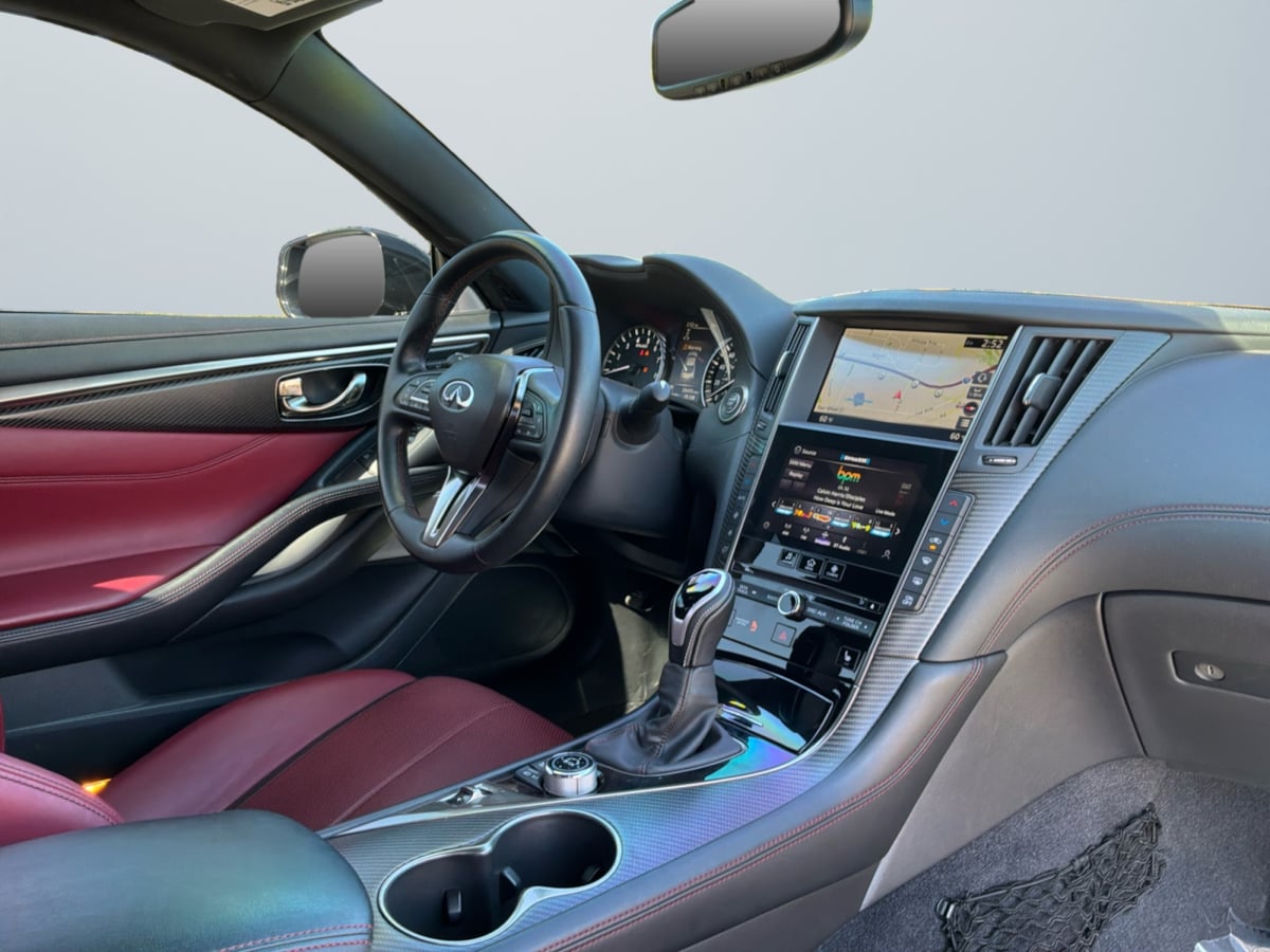 Infiniti Q60 photo 14
