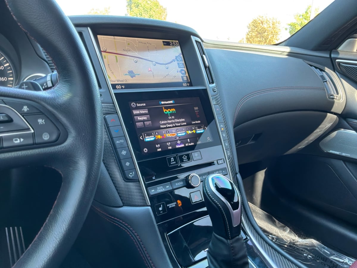 Infiniti Q60 photo 15