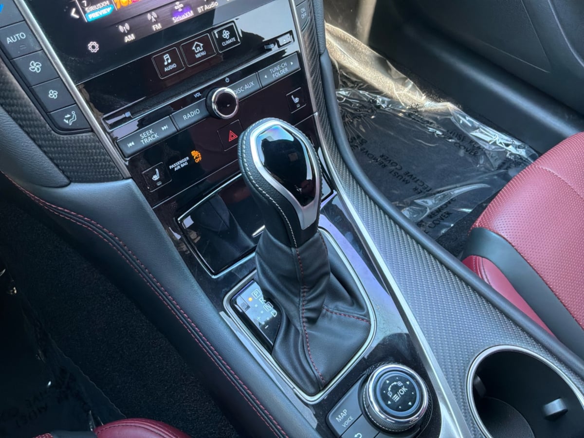 Infiniti Q60 photo 17