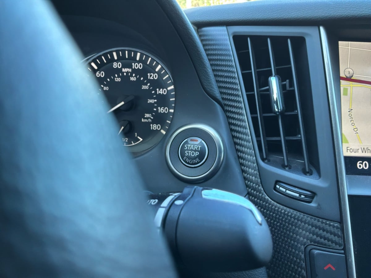 Infiniti Q60 photo 18