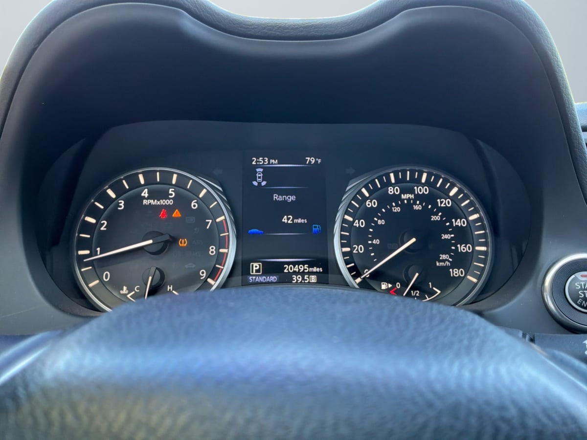 Infiniti Q60 photo 12