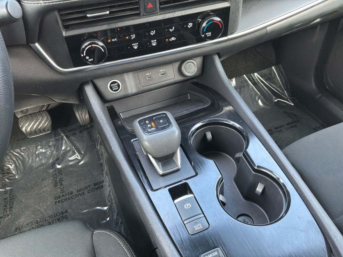 Nissan Rogue photo 16