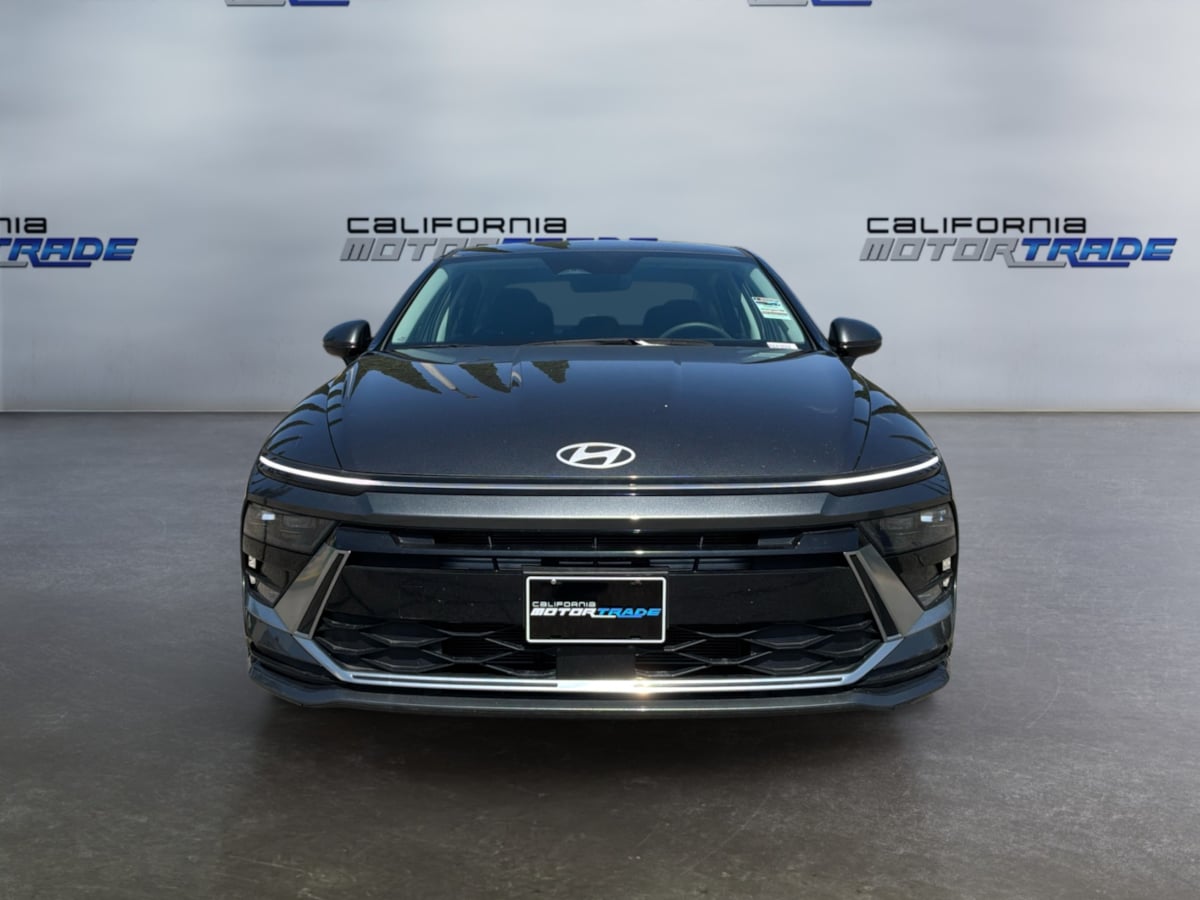 Hyundai Sonata photo 2
