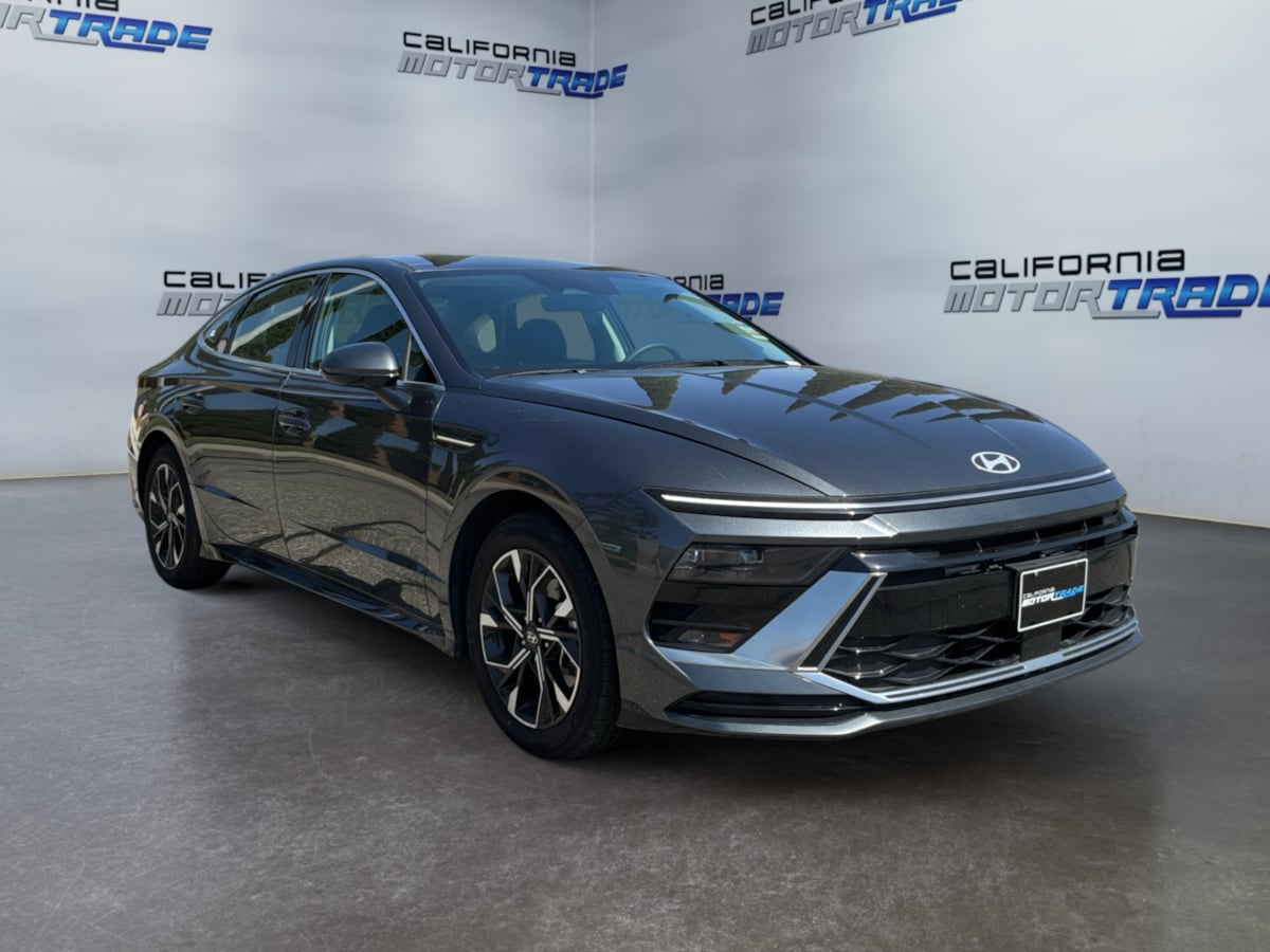 Hyundai Sonata photo 3