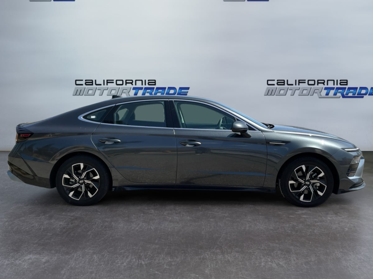 Hyundai Sonata photo 4
