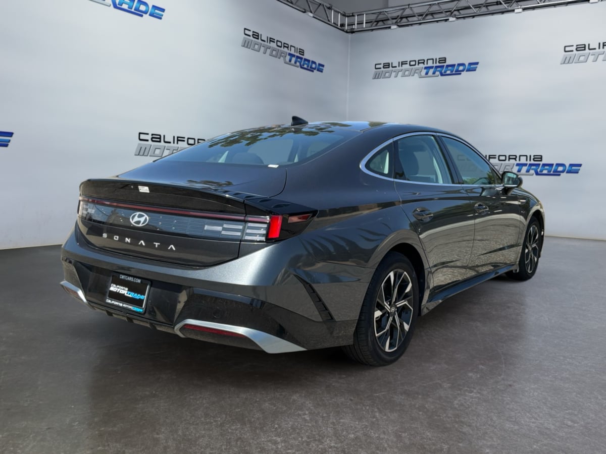 Hyundai Sonata photo 5
