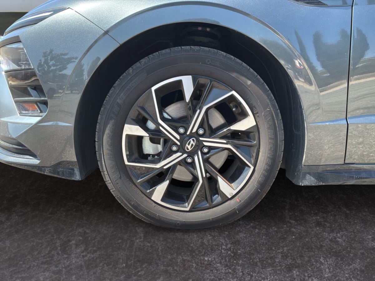 Hyundai Sonata photo 9