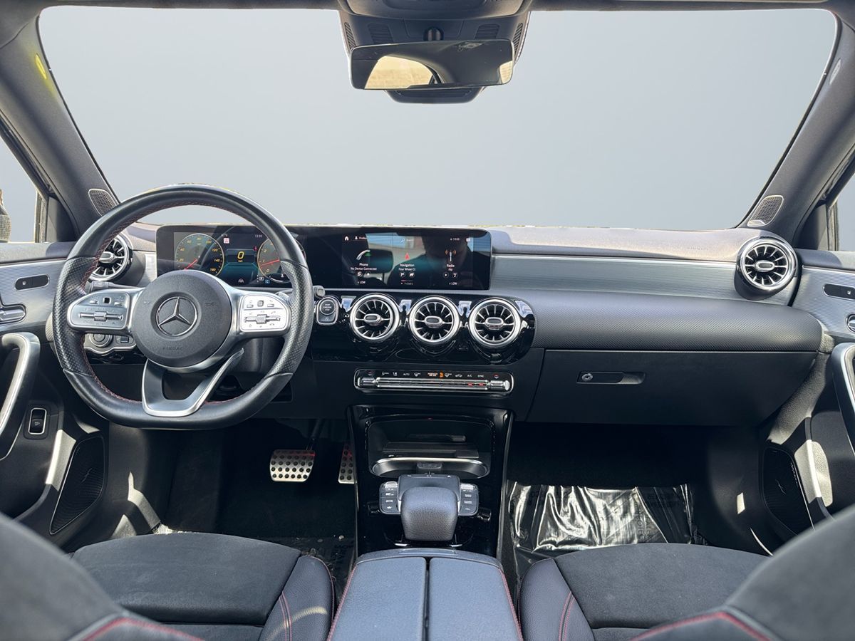 Mercedes-Benz A 220 photo 11