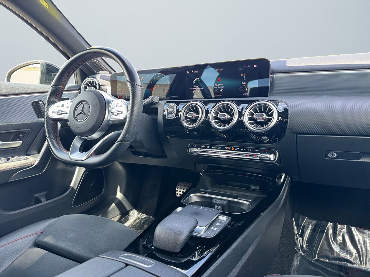 Mercedes-Benz A 220 photo 14