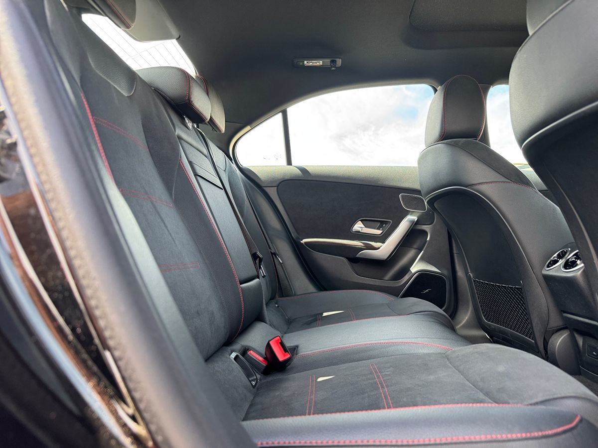 Mercedes-Benz A 220 photo 19