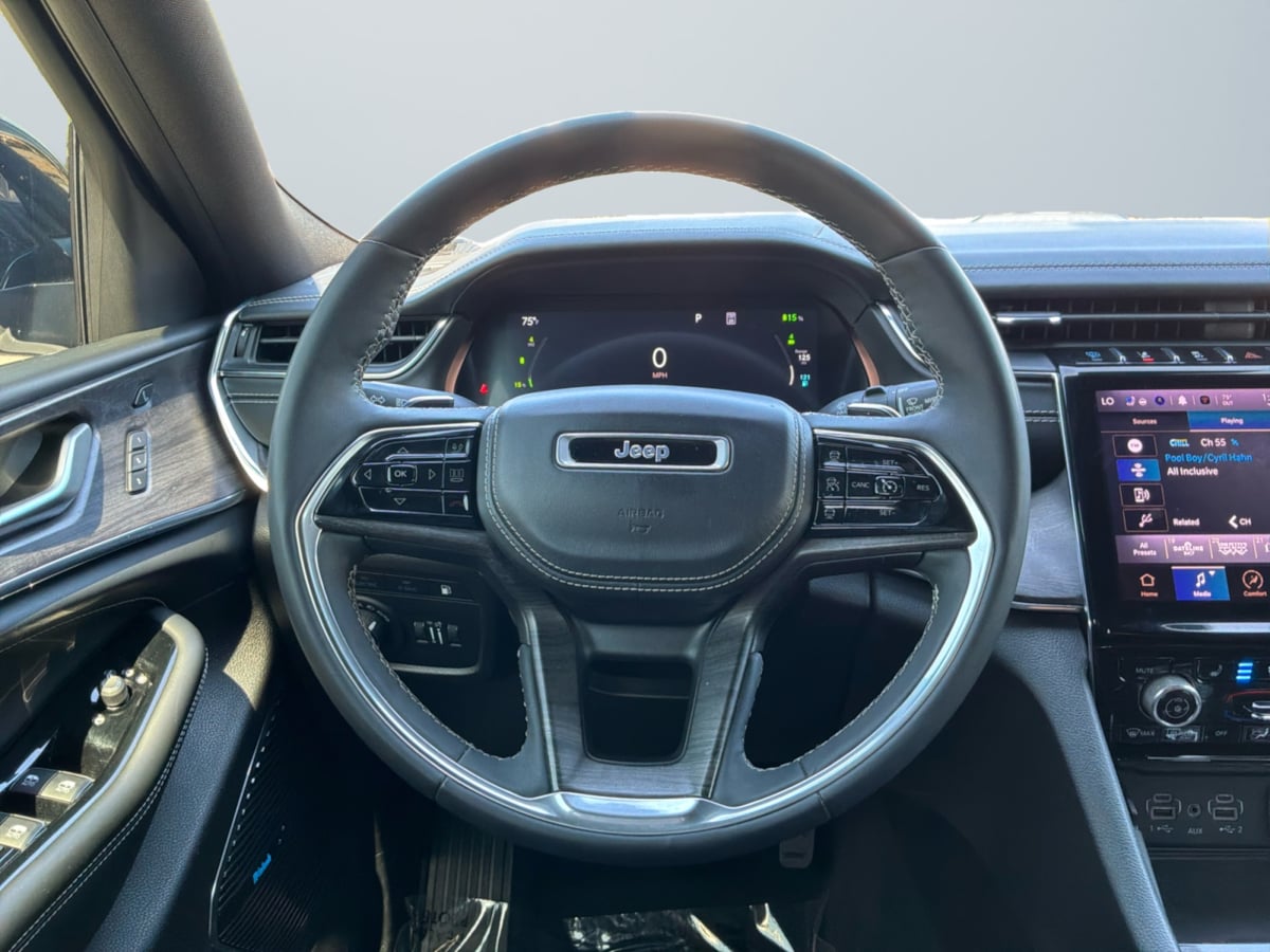 Jeep Grand Cherokee photo 11