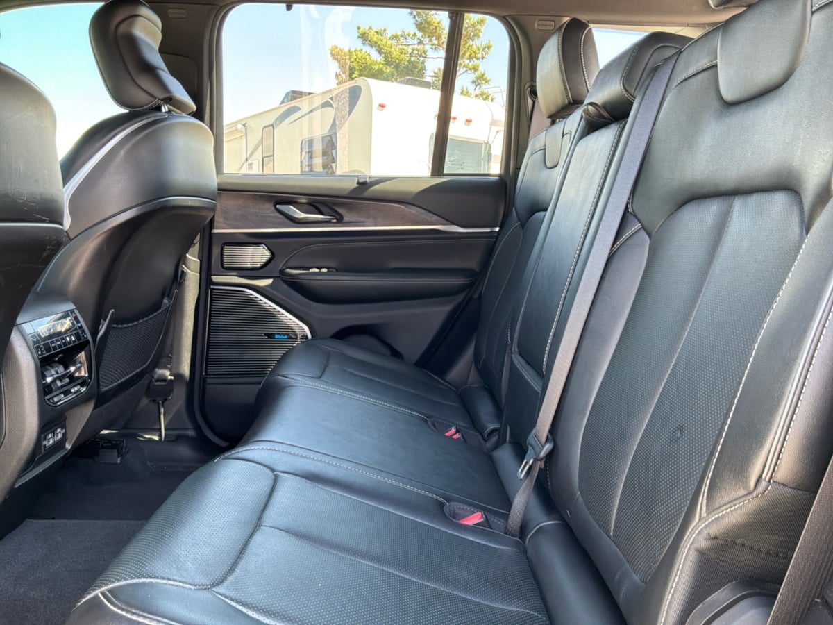 Jeep Grand Cherokee photo 19