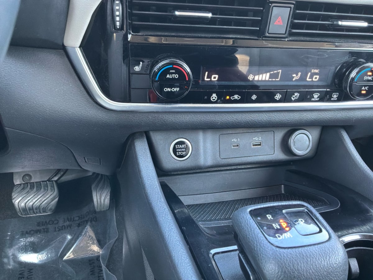 Nissan Rogue photo 18