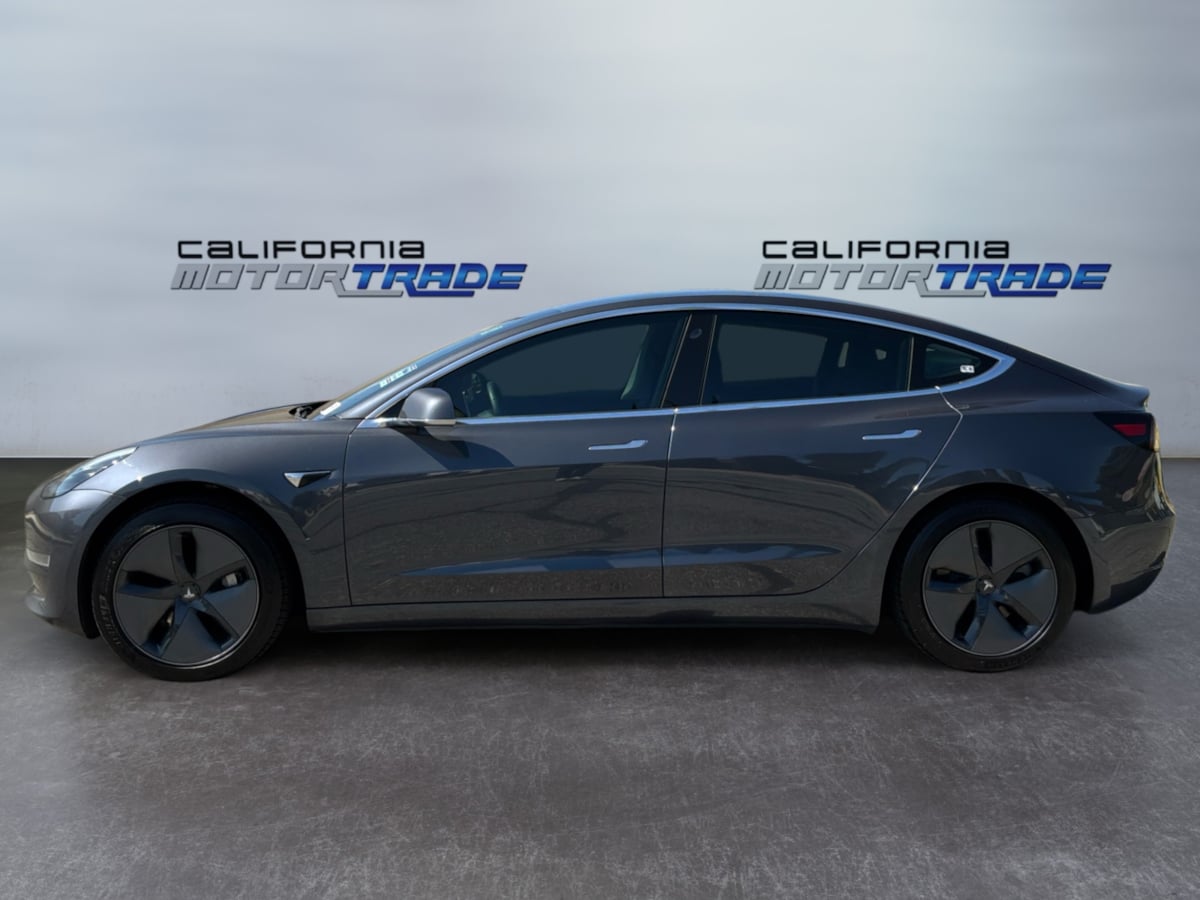 Tesla Model 3 photo 8