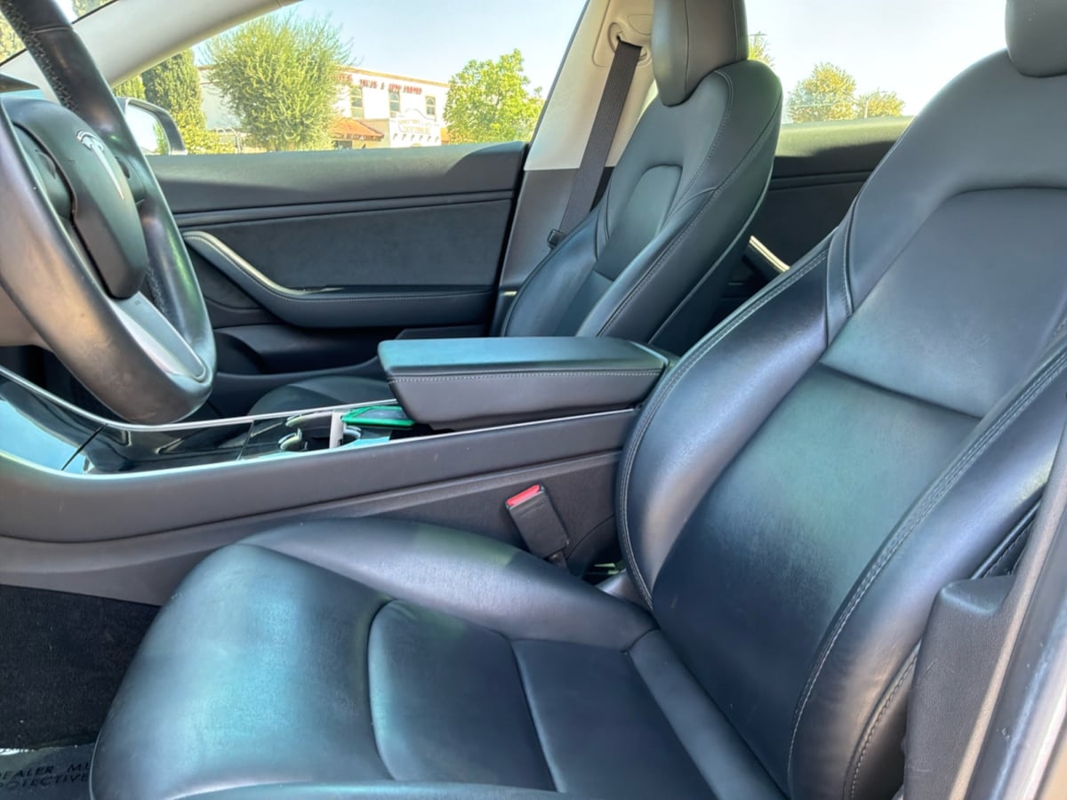 Tesla Model 3 photo 18
