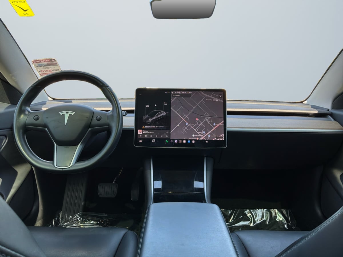 Tesla Model 3 photo 10