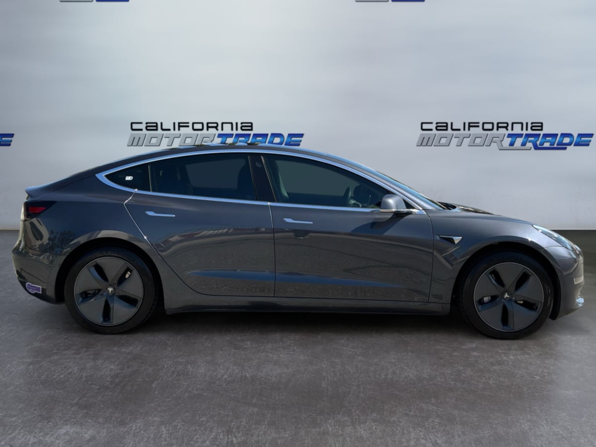 Tesla Model 3 photo 4