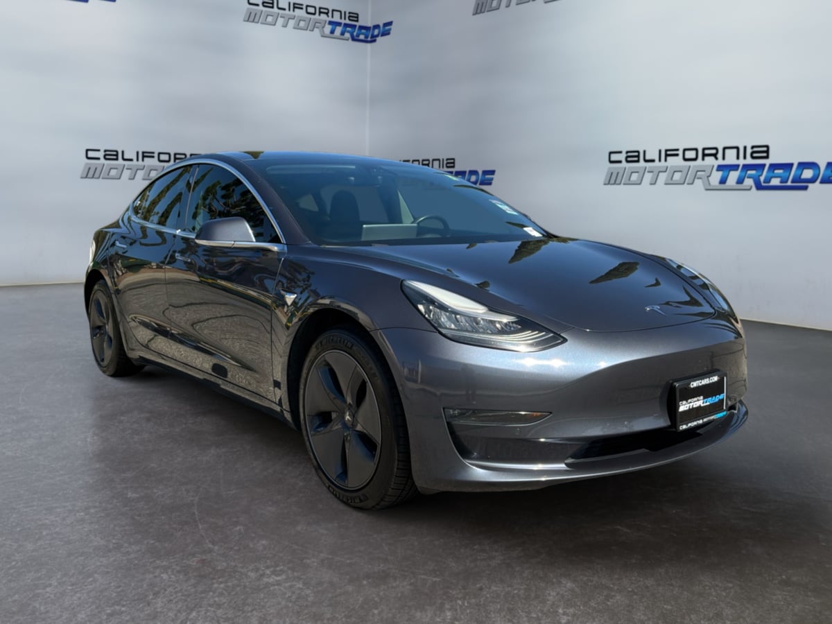 Tesla Model 3 photo 3