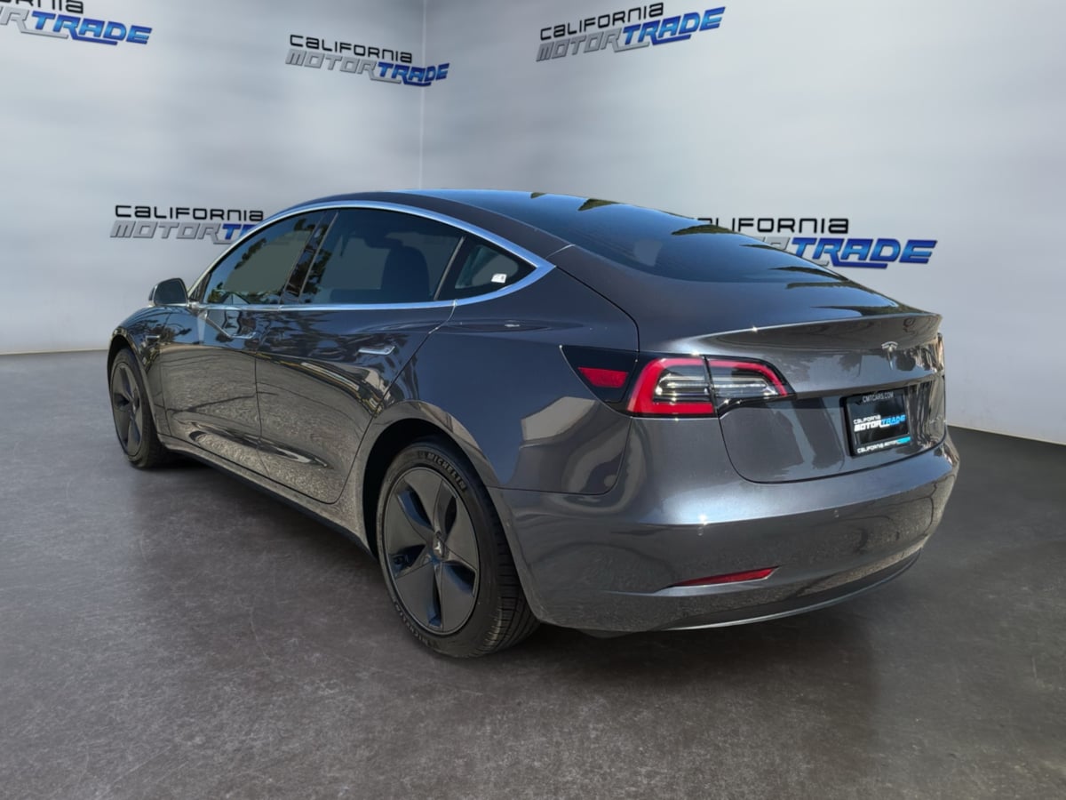 Tesla Model 3 photo 7