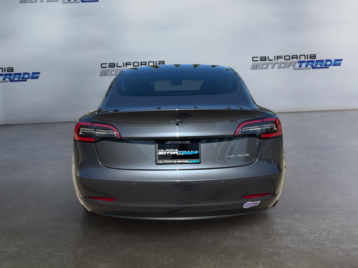 Tesla Model 3 photo 6