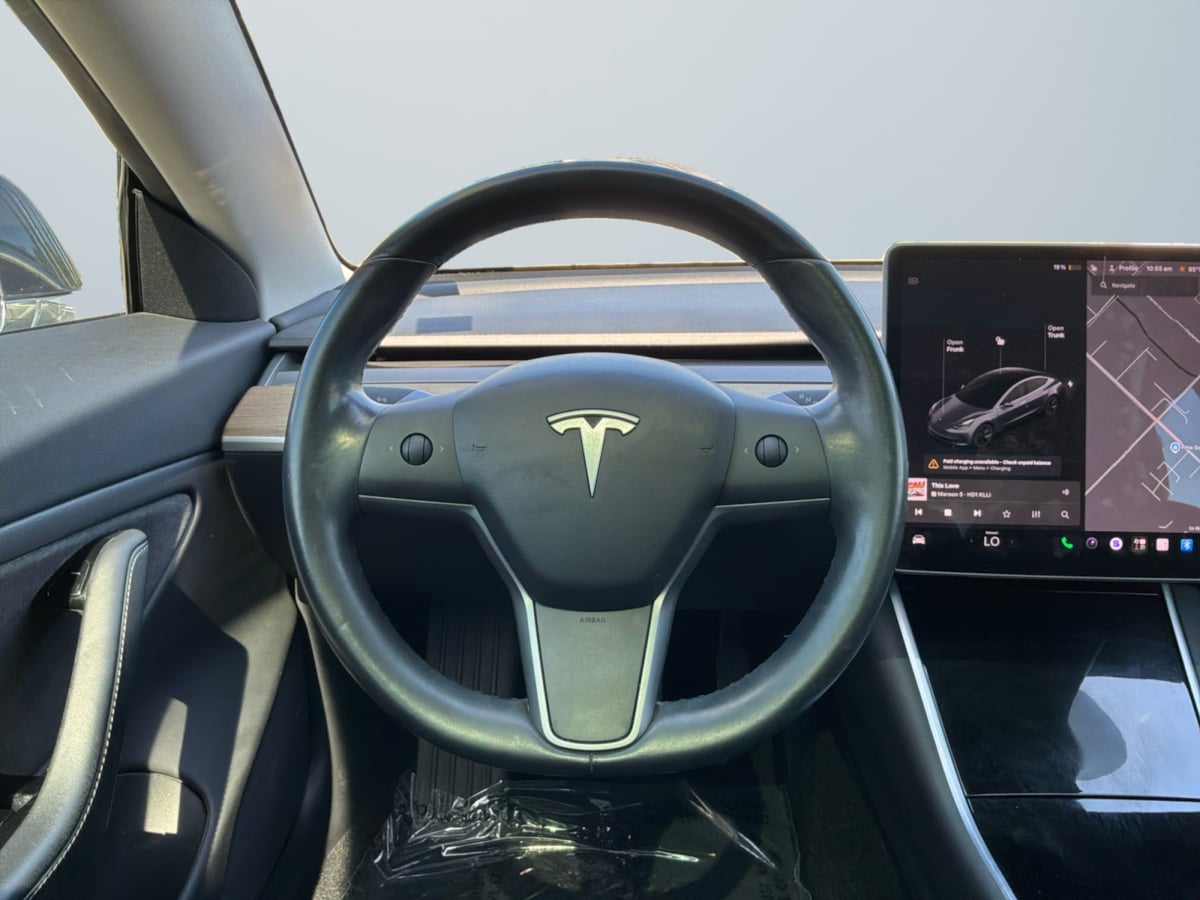 Tesla Model 3 photo 11