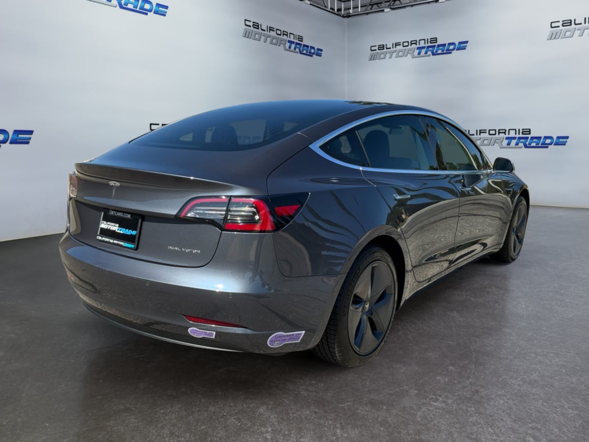 Tesla Model 3 photo 5