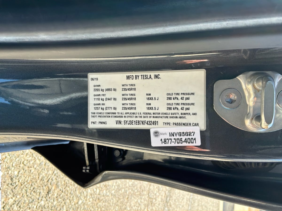 Tesla Model 3 photo 23