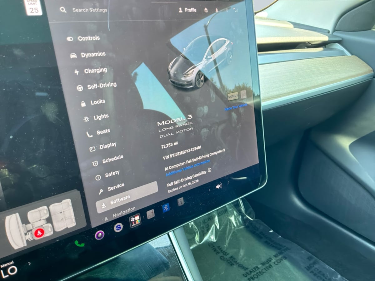 Tesla Model 3 photo 12