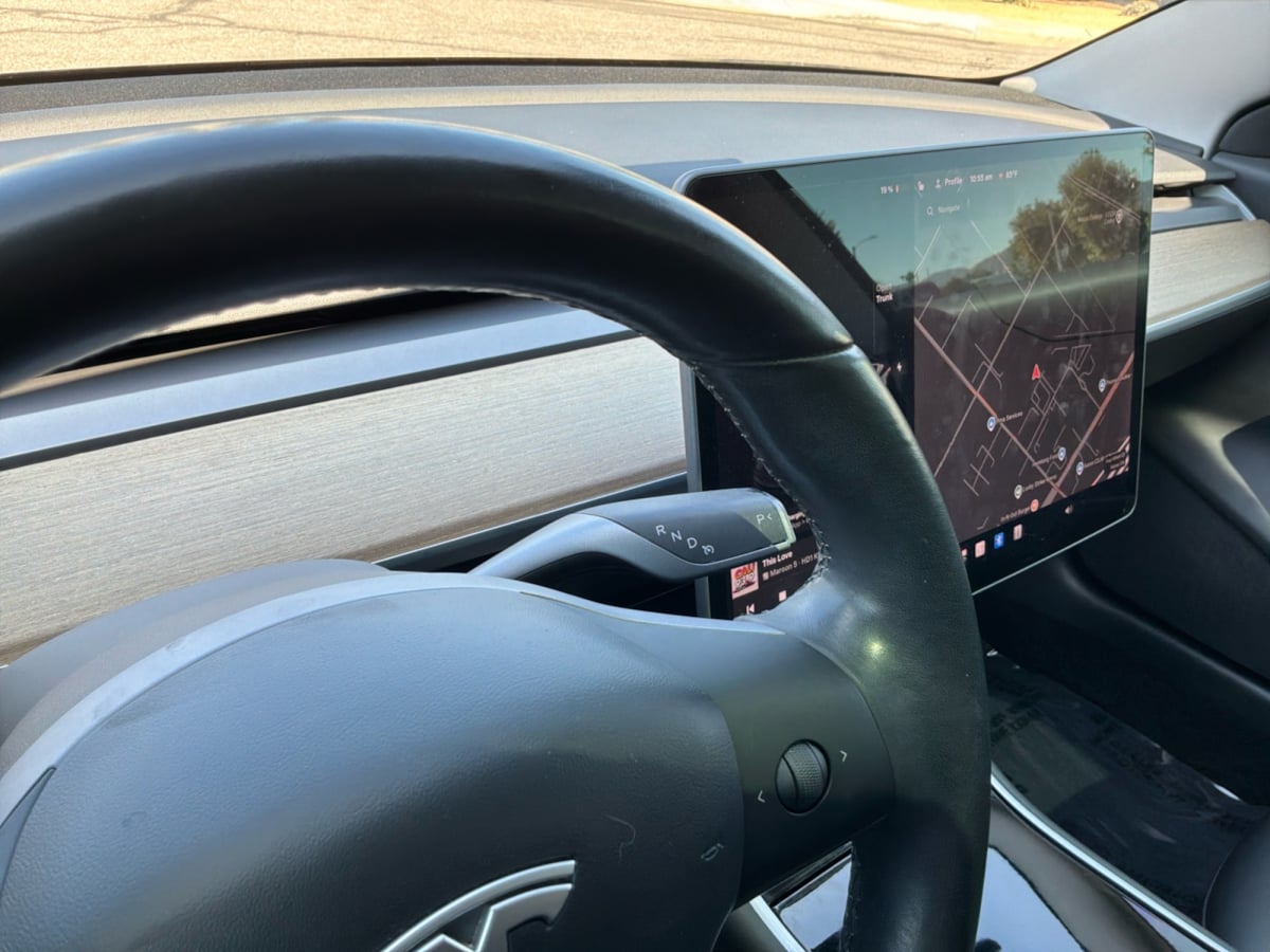 Tesla Model 3 photo 17