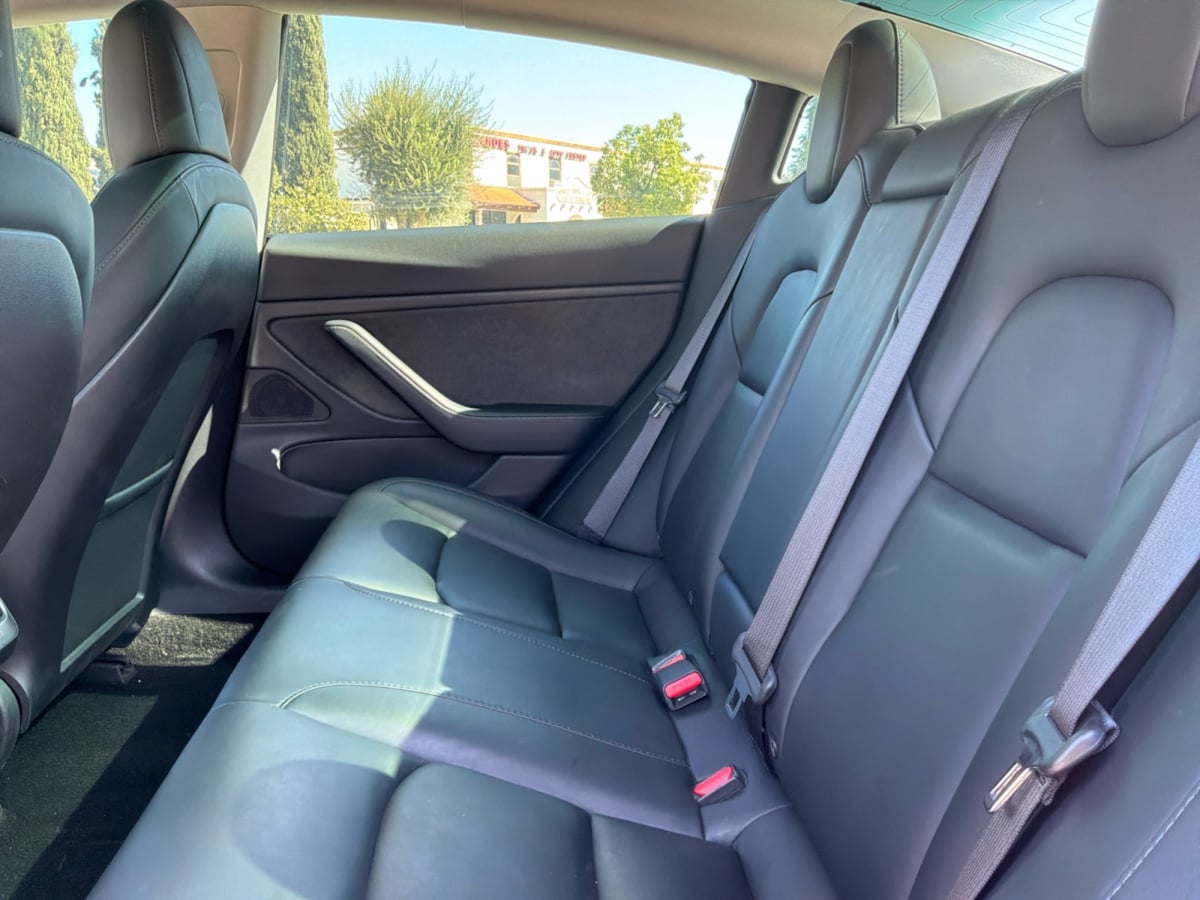 Tesla Model 3 photo 19