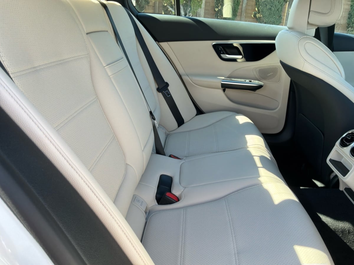 Mercedes-Benz C300 photo 21