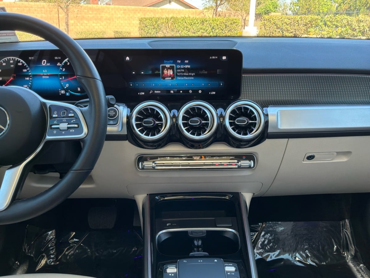 Mercedes-Benz GLB 250 photo 15