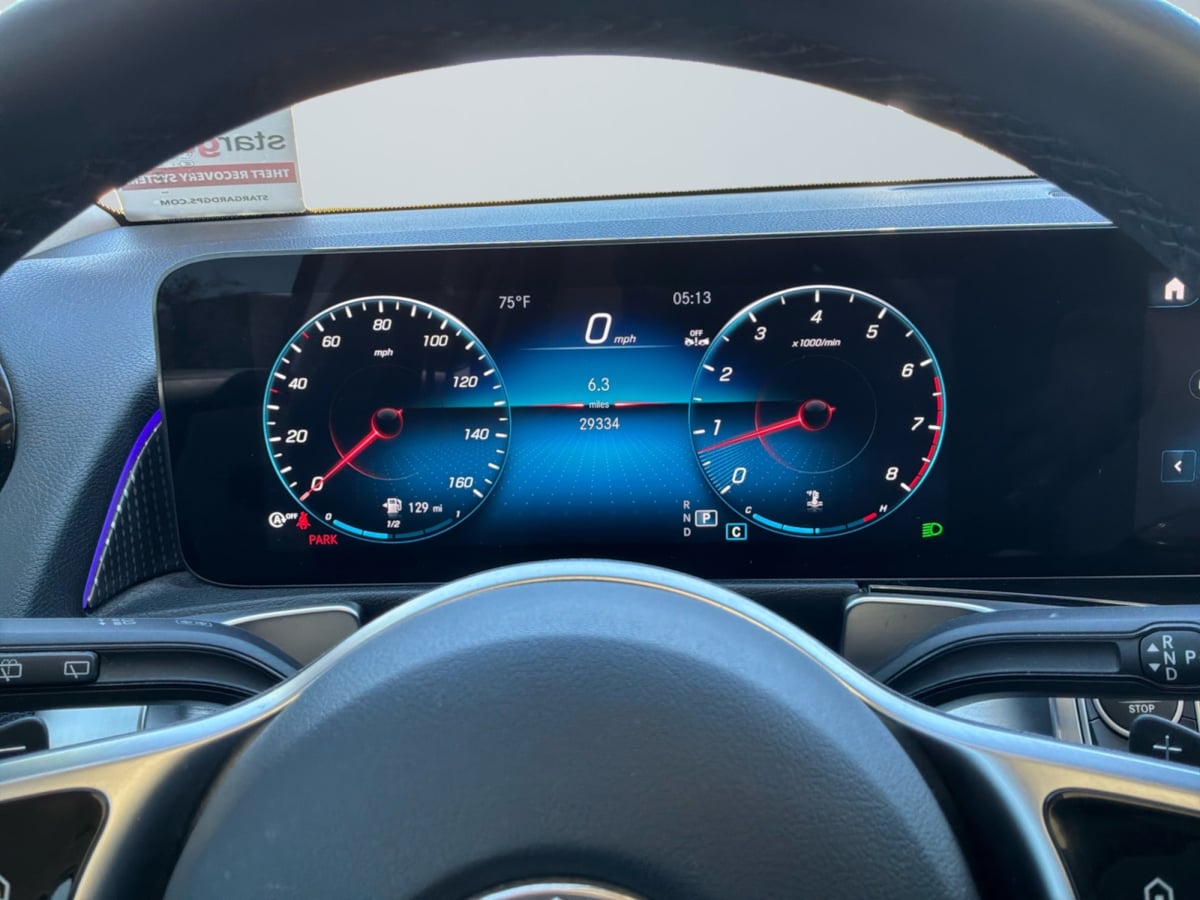 Mercedes-Benz GLB 250 photo 12