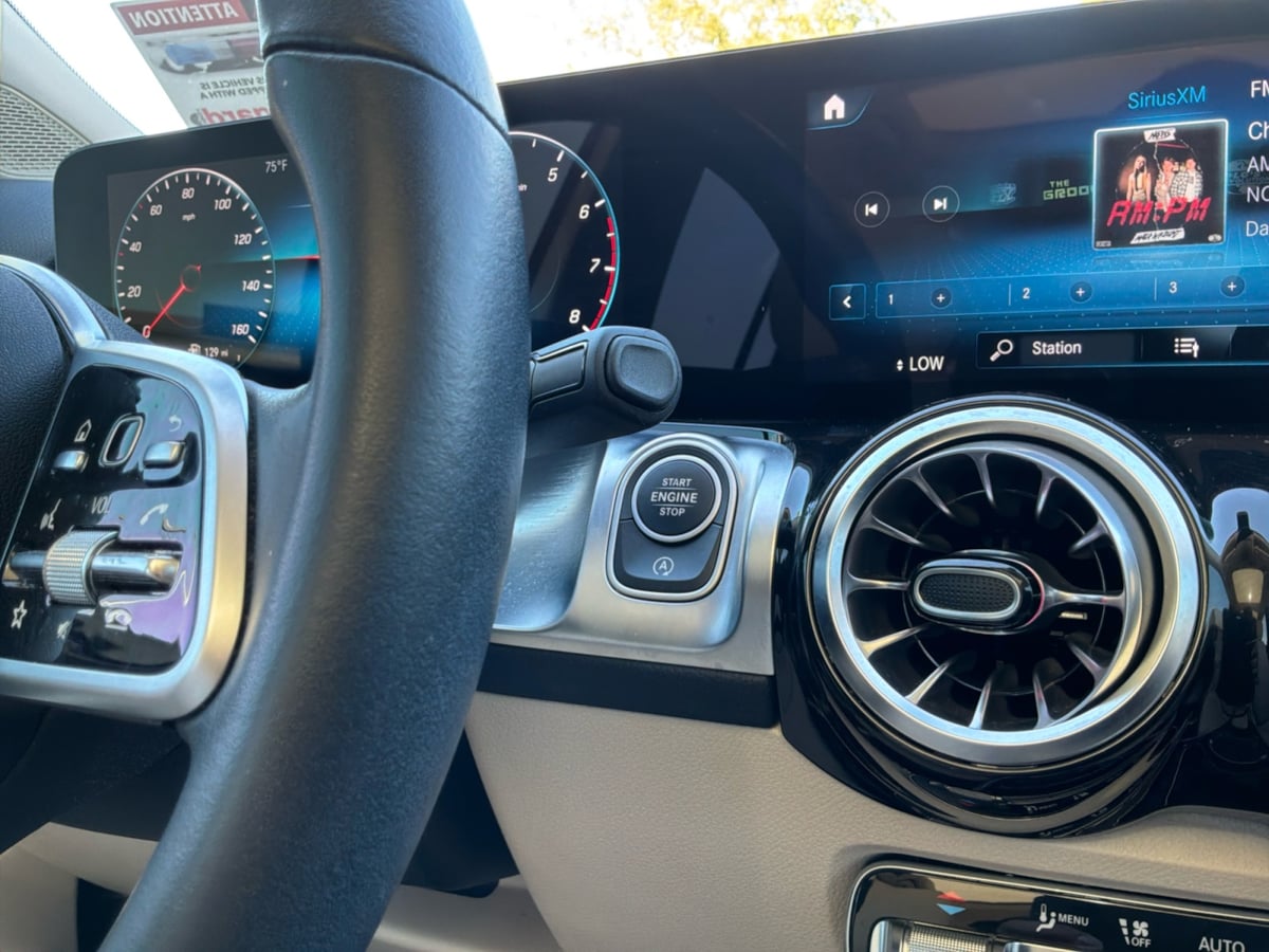 Mercedes-Benz GLB 250 photo 18
