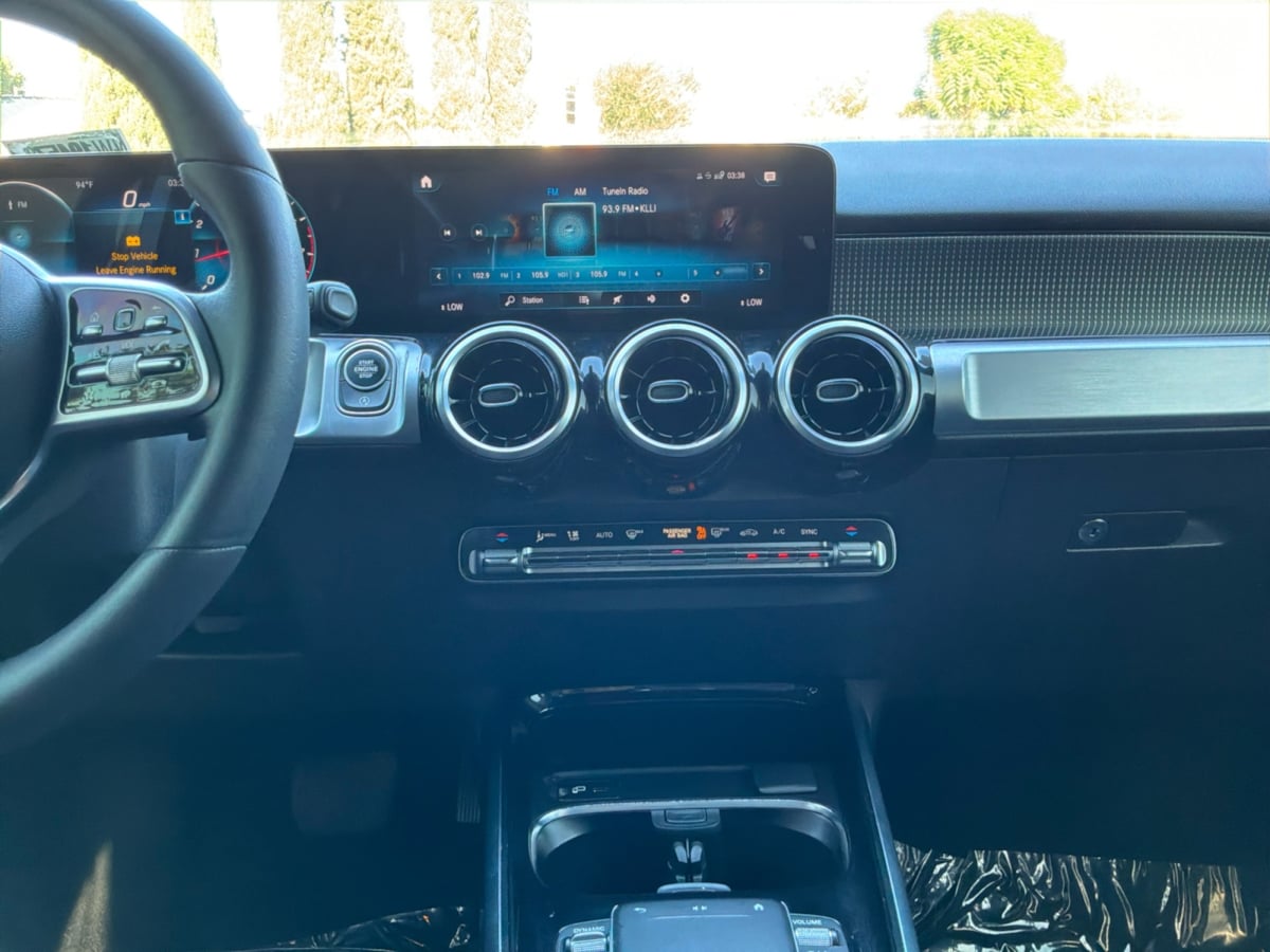 Mercedes-Benz GLB 250 photo 12