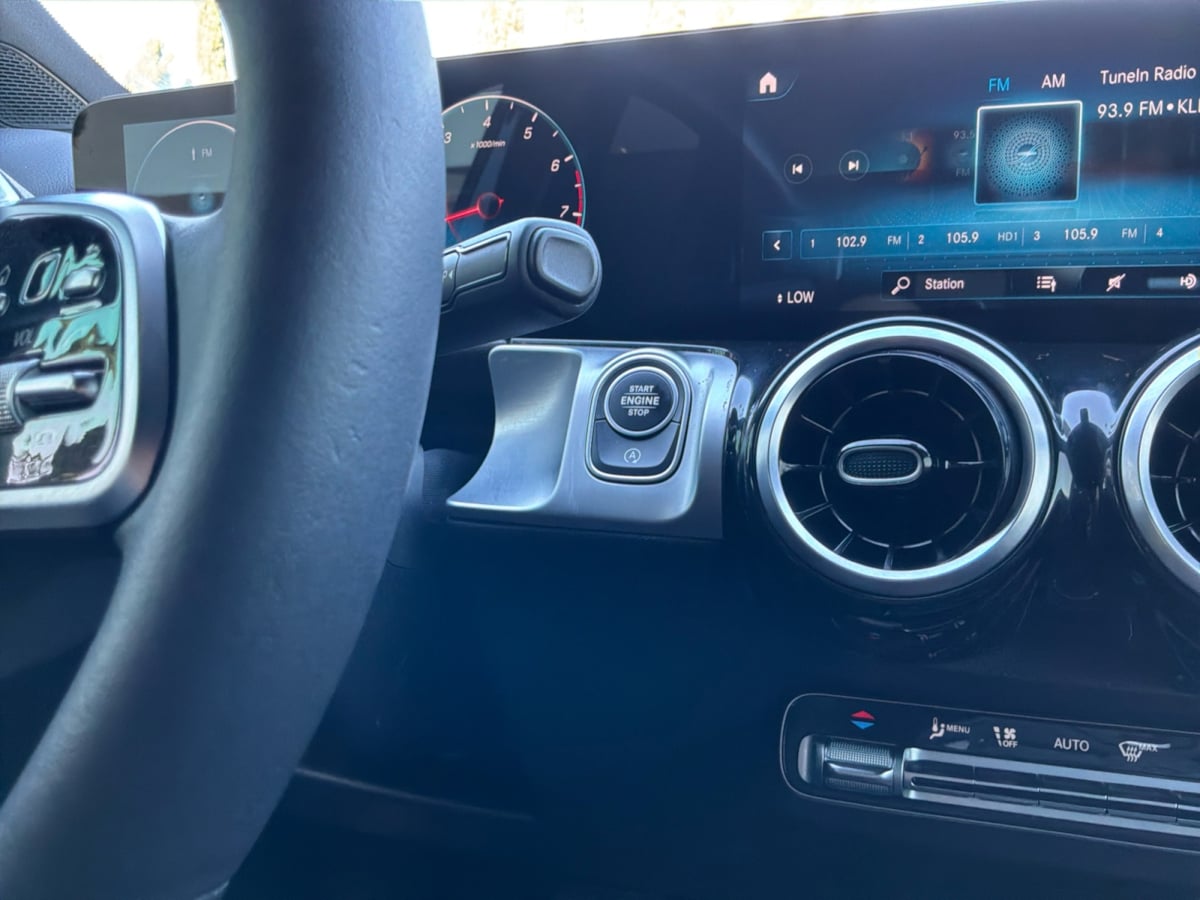 Mercedes-Benz GLB 250 photo 14