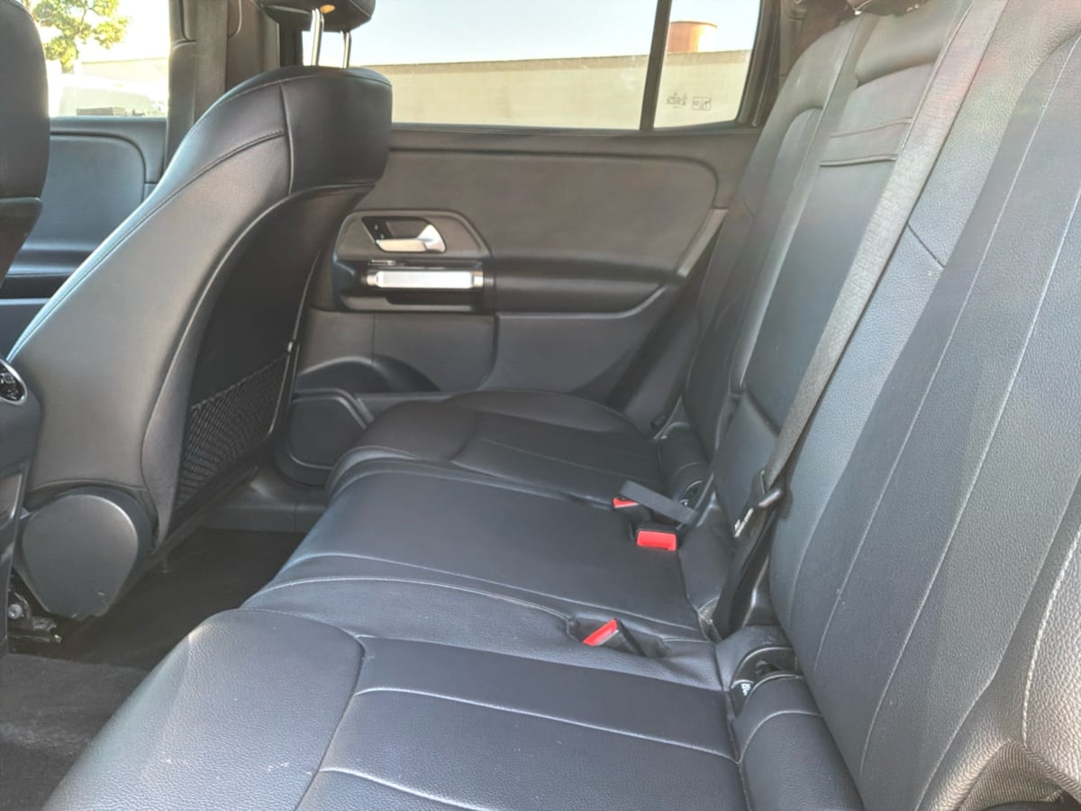 Mercedes-Benz GLB 250 photo 16