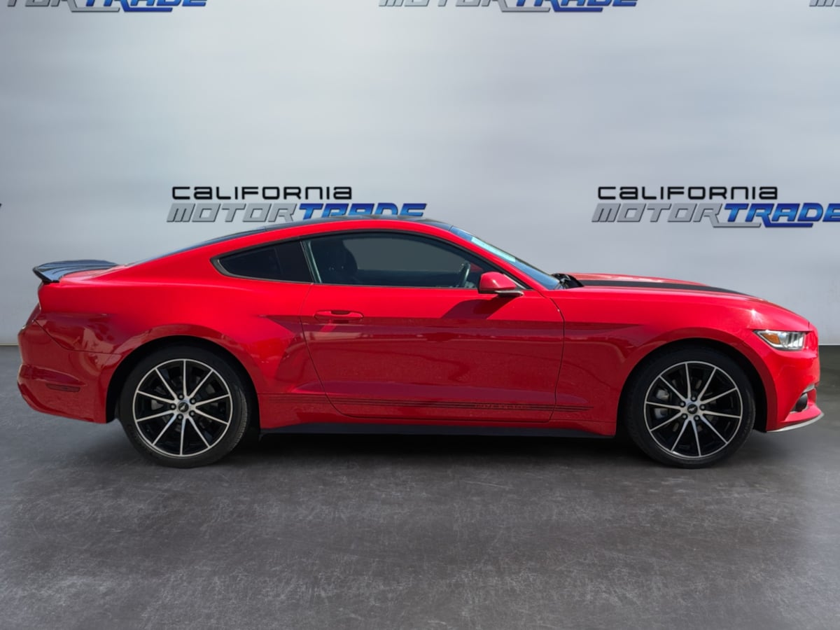 Ford Mustang photo 4